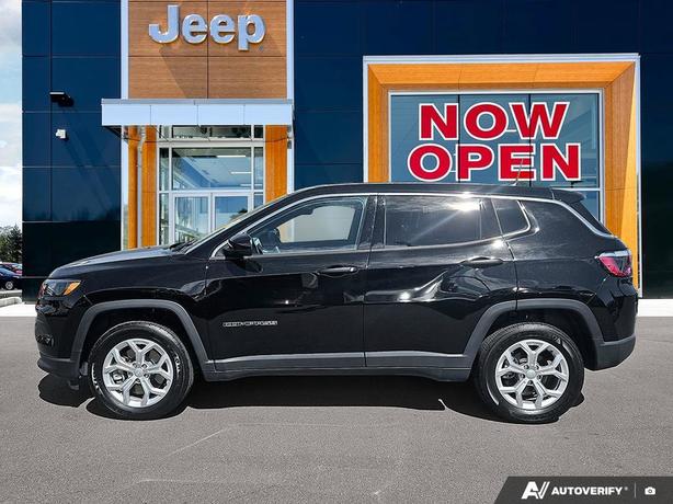 2024 Jeep Compass Sport 4x4 | Low Km's | One Owner | No Reported Accidents! image 3