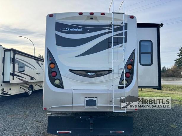 Used 2011 Fleetwood RV Southwind 32VS image 5