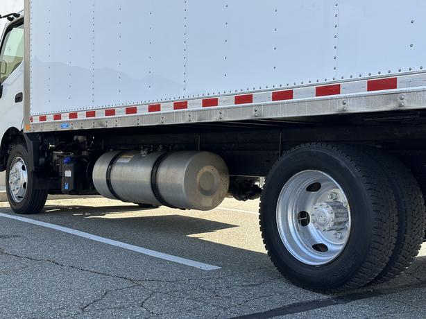 2018 Hino 195 image 6