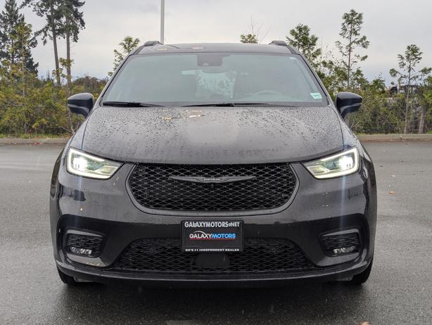 2022 Chrysler Pacifica Touring L - No Accidents, AWD, Power Doors image 3