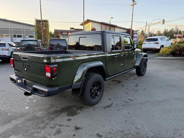2022 Jeep Gladiator Willys image 5