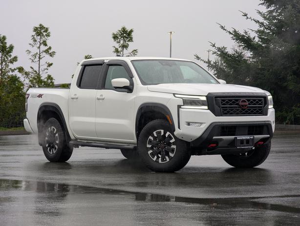 2023 Nissan Frontier Pro-4X - 3.8L V6, Crew Cab, Short Box, 4x4 image 4