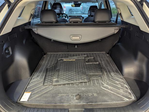 2025 Kia Sportage Premium - No Accidents, Heated F+R Seats, AWD image 8