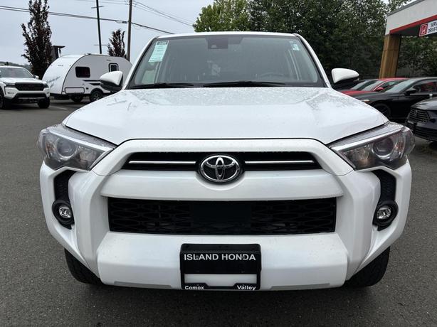 2023 Toyota 4Runner Base image 2