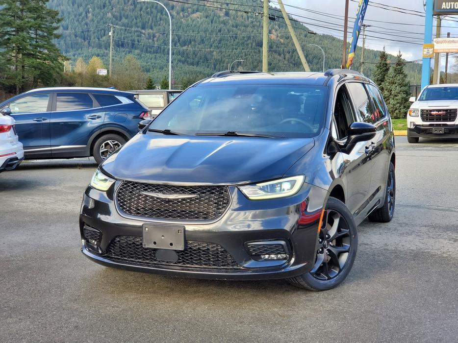 2023 Chrysler Pacifica Touring L AWD - No Accidents display photo