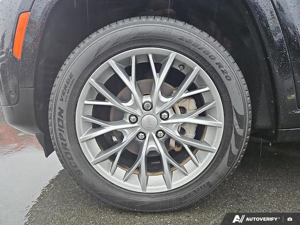 2023 Jeep Grand Cherokee Summit 4x4 | One Owner | No Reported Accidents! image 6