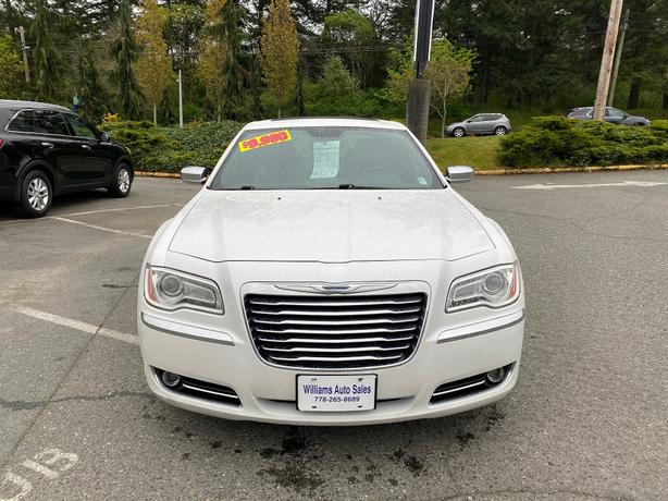 2012 Chrysler  300 Limited fully equipped image 2