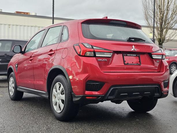 2021 Mitsubishi RVR ES AWC image 6