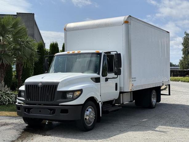 2014 International TerraStar 16-Foot Cube Van Box Truck Diesel image 5