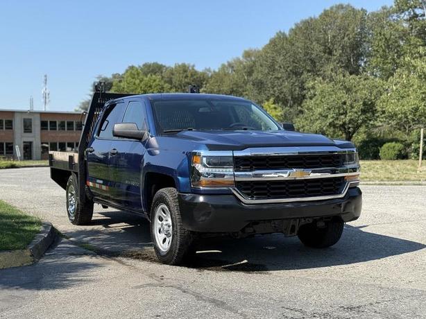 2017 Chevrolet Silverado 1500 Flat Deck  6 feet 8 inches Crew Cab 2WD image 2