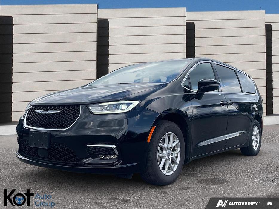 2024 Chrysler Pacifica Touring display photo