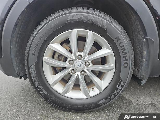 2016 Kia Sorento 2.4L LX | Low KM | Heated Seats! image 6