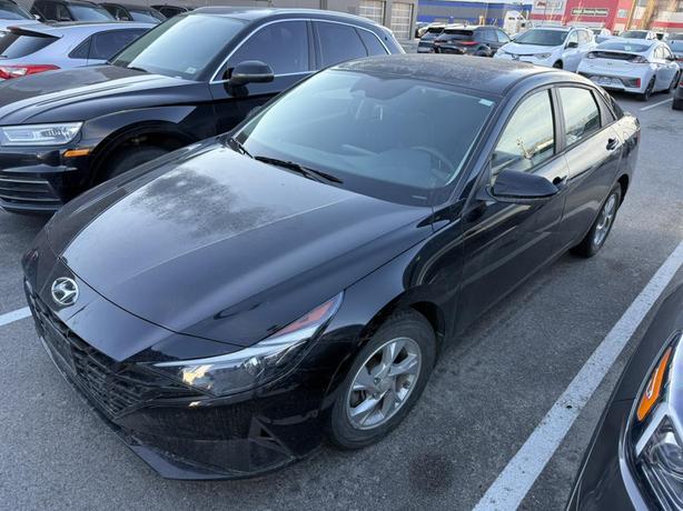 2022 Hyundai Elantra Essential ! NO ACCIDENT! BACKUP CAMERA! GREAT ON GAS! image 2
