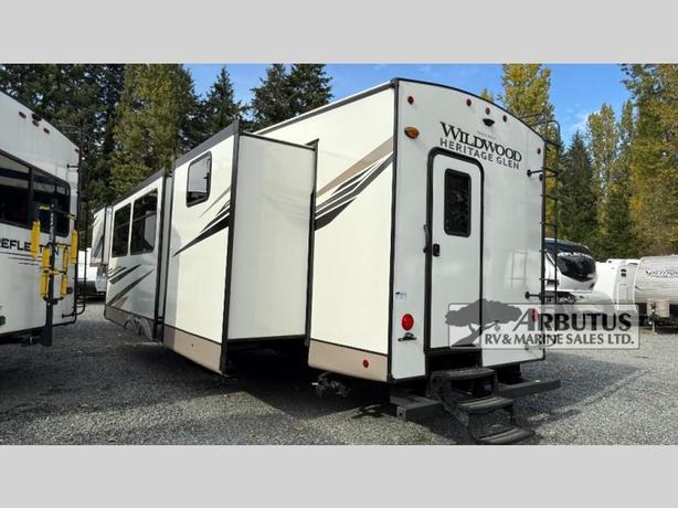 Used 2023 Forest River RV Wildwood Heritage Glen 356QB image 4