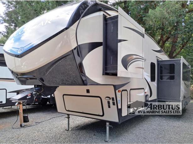 Used 2019 Keystone RV Cougar Half-Ton Series 29RKSWE image 2