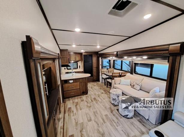 Used 2019 Keystone RV Cougar Half-Ton Series 29RKSWE image 6