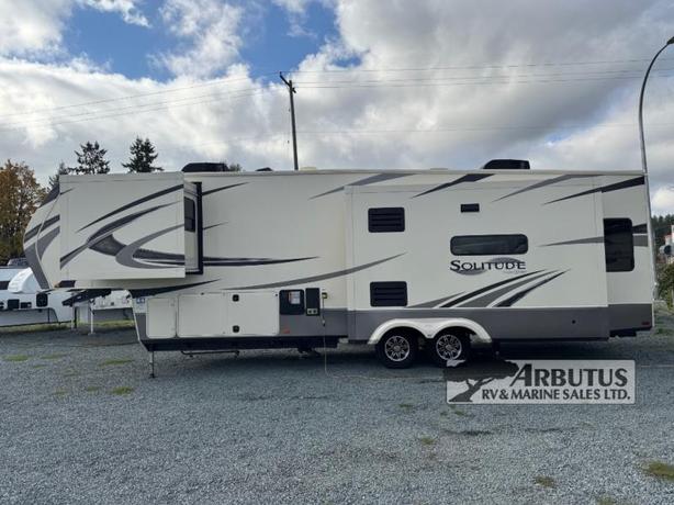 Used 2020 Grand Design Solitude S-Class 3350RL image 4