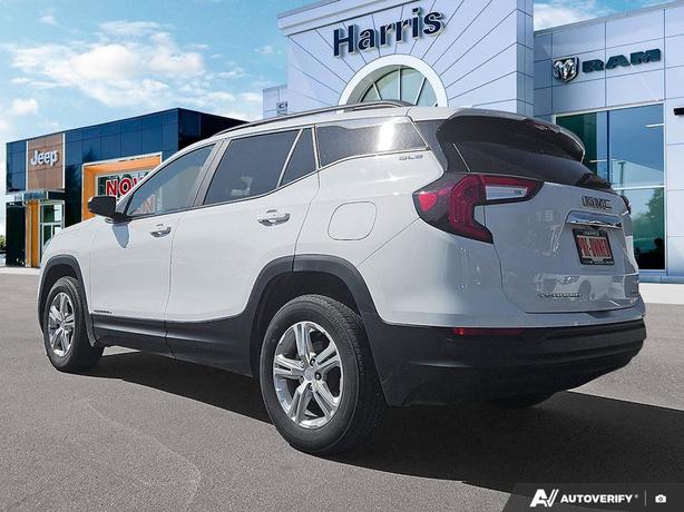 2024 GMC Terrain AWD 4dr SLE | Back-Up Camera | No Reported Accidents! image 4