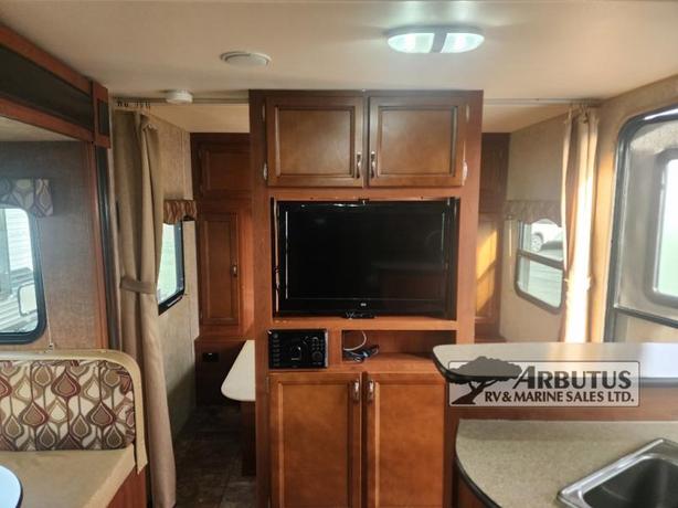 Used 2014 R-Vision Trail-Lite Crossover 210RB image 8