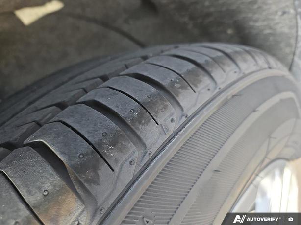 2024 GMC Terrain AWD 4dr SLE | Back-Up Camera | No Reported Accidents! image 7