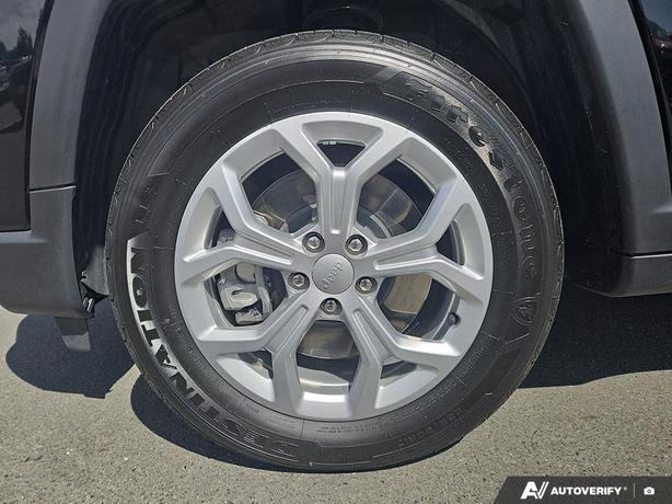 2024 Jeep Compass Sport 4x4 | Low Km's | One Owner | No Reported Accidents! image 6