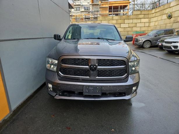 2019 RAM 1500 Classic Express 4x4 Crew Cab 5'7 Box | One Owner! image 2