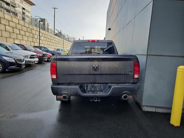 2019 RAM 1500 Classic Express 4x4 Crew Cab 5'7 Box | One Owner! image 5