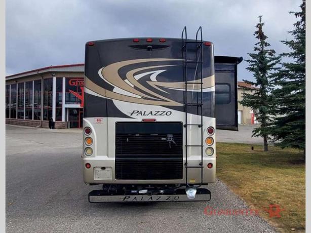 Used 2014 Thor Motor Coach PALAZZO 35.1 image 5