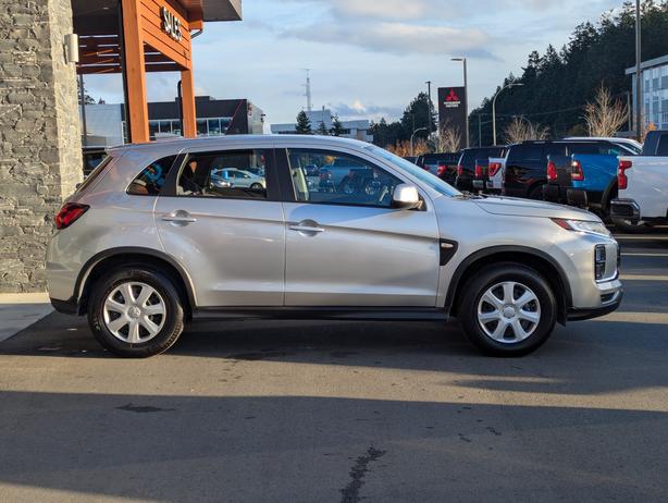 2025 Mitsubishi RVR ES - Heated Seats, Android Auto/Apple CarPlay image 5