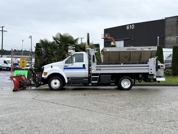 2013 Ford F-650 2013 Ford F-650 Cummins Plow Truck with 12-Foot Dump and Sander image 5
