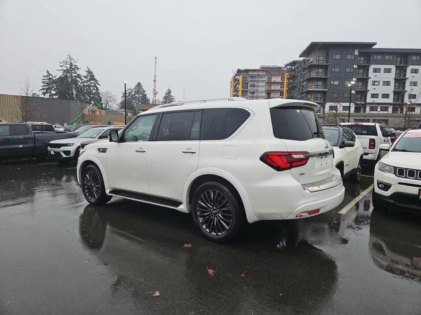 2023 Infiniti QX80 LUXE 7-Passenger | No Reported Accidents! image 4
