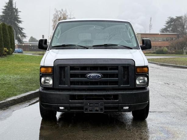 2013 Ford E-350 XL Super Duty 15-Passenger Van image 3