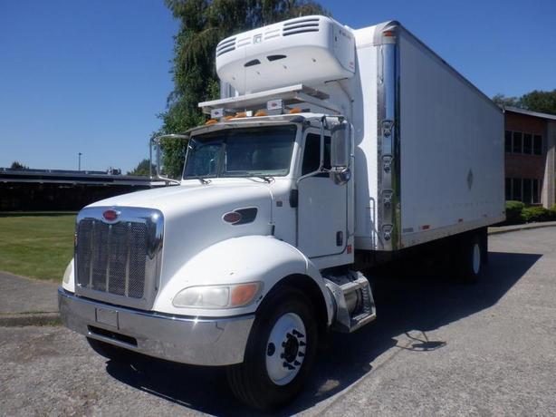 2008 Peterbilt 335 22 Foot Cube Van Reefer Air Brakes Diesel image 2