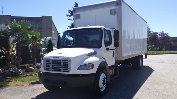 2015 Freightliner M2 106 28 Foot Cube Van Diesel with Air Brakes image 4