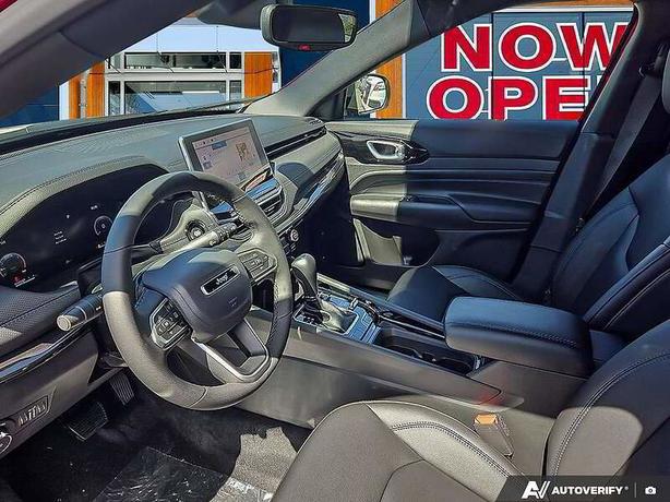 2025 Jeep Compass Altitude image 8