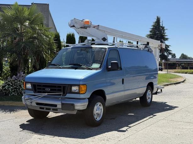 2006 Ford Econoline E-350 Cargo Van with Versalift Bucket image 5