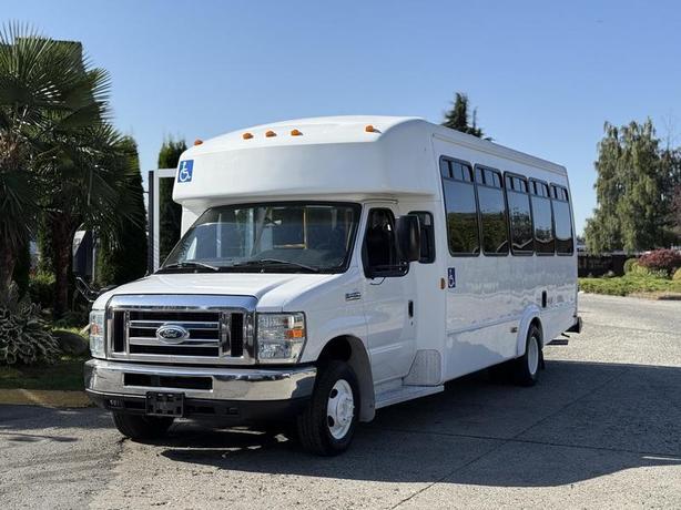 2015 Ford Econoline E450 Super Duty 13-Passenger Wheelchair Accessible Bus with  image 4