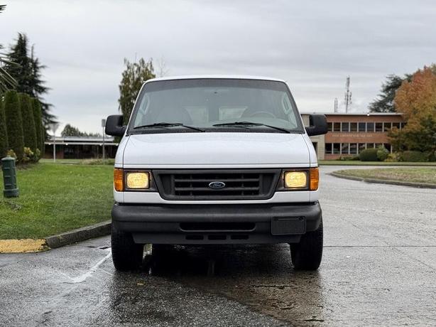 2006 Ford Econoline E-250 Cargo Van with 4.6L V8 image 3