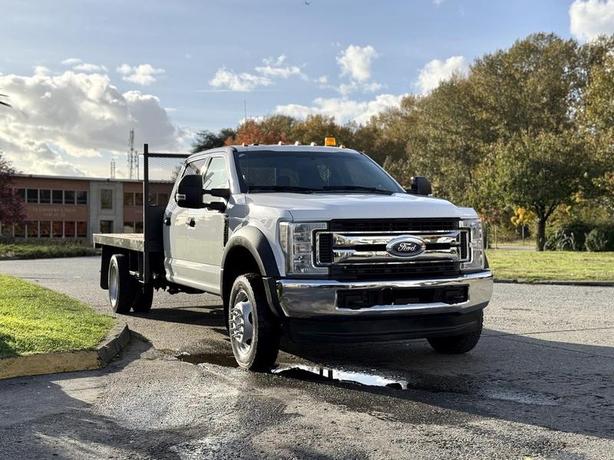 2019 Ford F-550 XLT 4X4 12-Foot Flat Deck Truck image 2