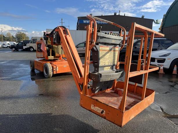 2012 JLG E400AJFN Boom Lift Electric image 2