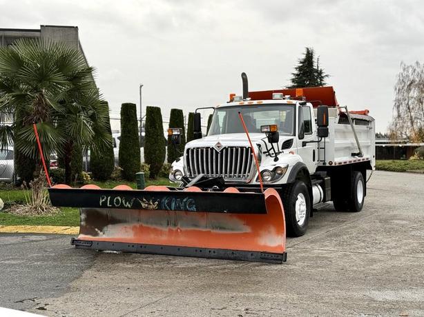 2012 International 7400 Plow Truck with 13-Foot Dump and Sander image 4