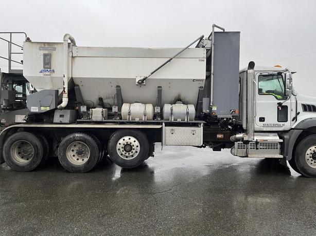 2023 Mack Granite C60 Cement Tech Cement Mixture Truck Diesel Air Brakes image 7
