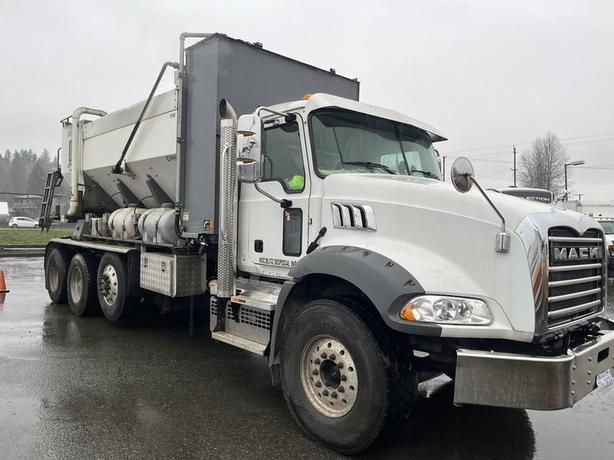 2023 Mack Granite C60 Cement Tech Cement Mixture Truck Diesel Air Brakes image 8
