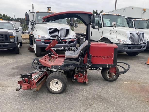 2011 Toro Reelmaster 3100-D Triplex Ride on Reel Mower image 2