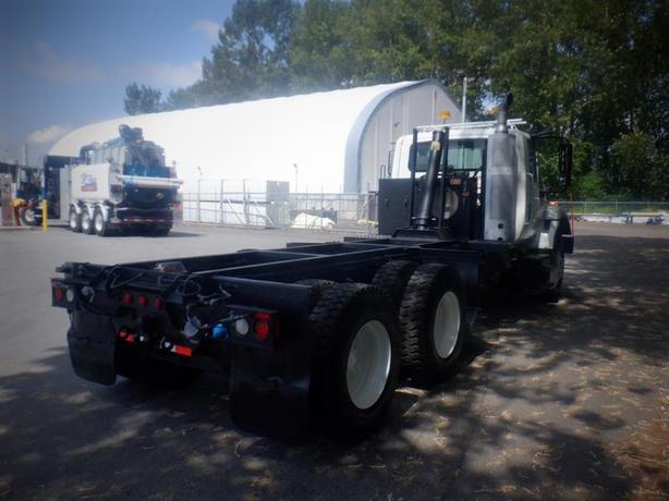 2012 International 7400 Cab and Chassis Diesel With Air Brakes image 5