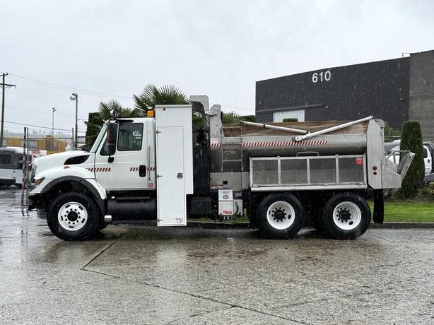 2011 International 7500 12-Foot Dump Truck with Sander and PTO image 6