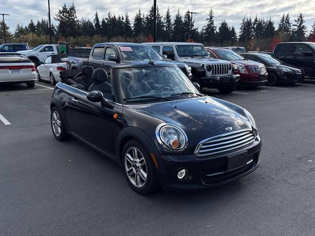 2015 MINI Convertible | Leather Seats! image 3