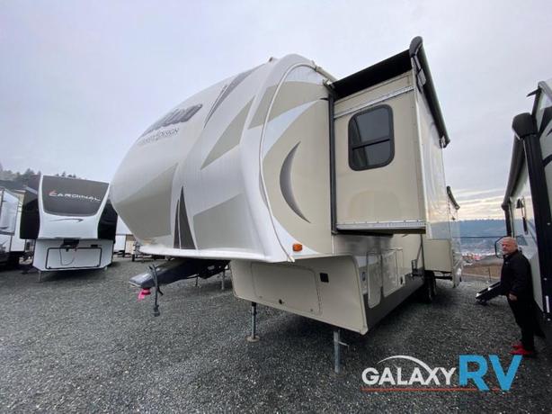 Used 2015 Grand Design Reflection 337RLS image 2