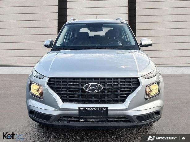 2025 Hyundai Venue Preferred ! LIKE NEW! LOTS OF SAFETY! VERY LOW KMS! NO ACCIDE image 2