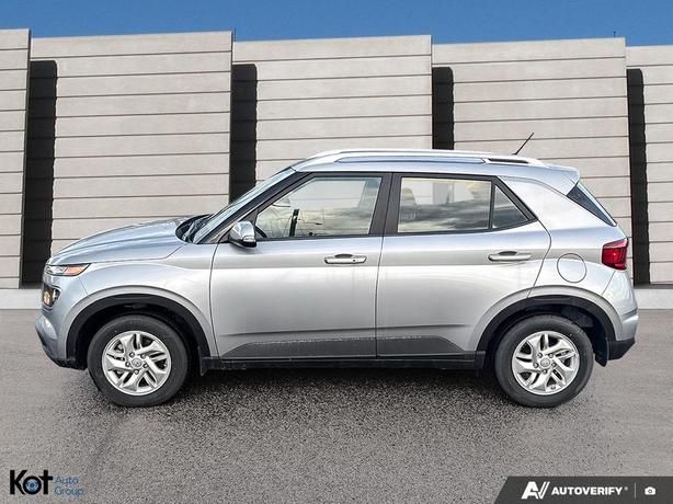 2025 Hyundai Venue Preferred ! LIKE NEW! LOTS OF SAFETY! VERY LOW KMS! NO ACCIDE image 3